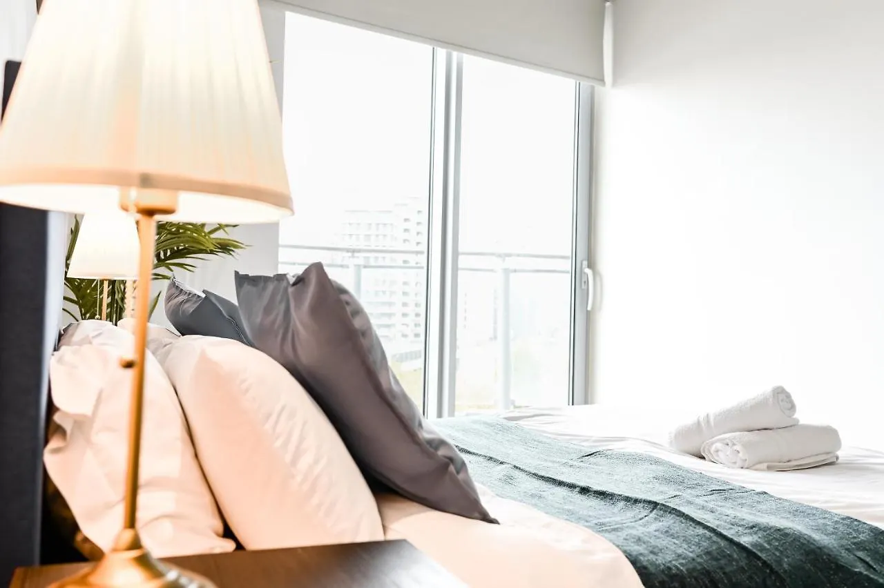 Khayat Homes - The Curve - One Bed London Apartment