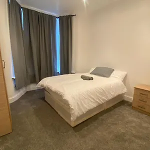 Cosy House In Newham London