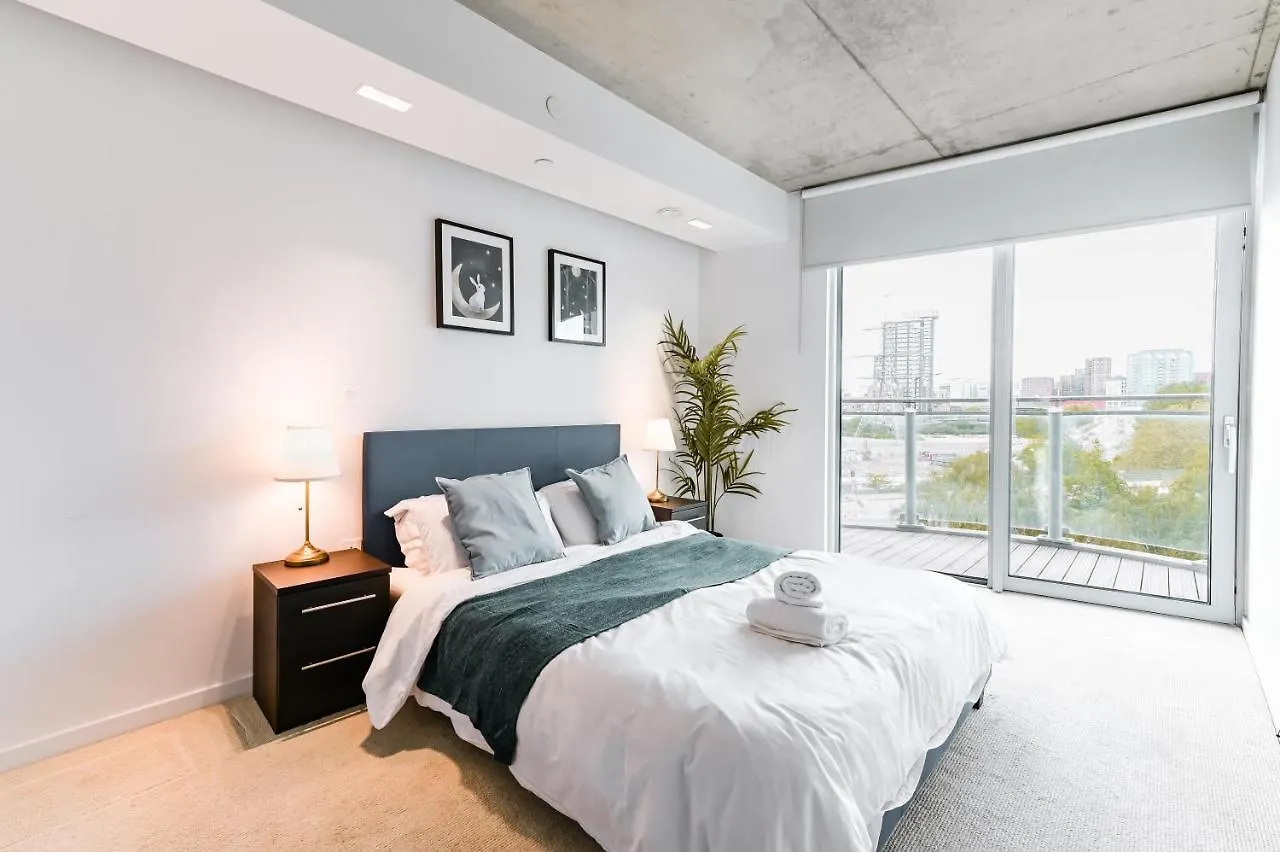 Khayat Homes - The Curve - One Bed Londra Appartamento